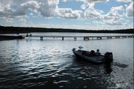 Barco de pesca no Lago Azul - Foto: Silvio Quirino - Goi