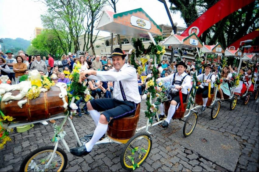 Oktoberfest de Santa Cruz - Desfile - Foto: Site Oktoberfest de Santa Cruz