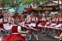 Desfile Oktoberfest - Foto: (Divulga