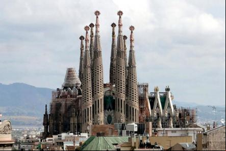 Templo expiatorio da Sagrada Familia - Foto: Bernard Gagnon (Licen