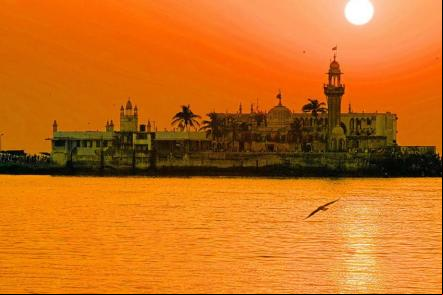 O Haji Ali Dargah (foi construido em-1431) - Foto: Humayunn Peerzaada (Licen