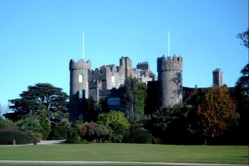 Castelo Malahide em estilo medieval - Foto: (Licen